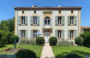 Le Manoir aux Volets Verts with Hot Tub